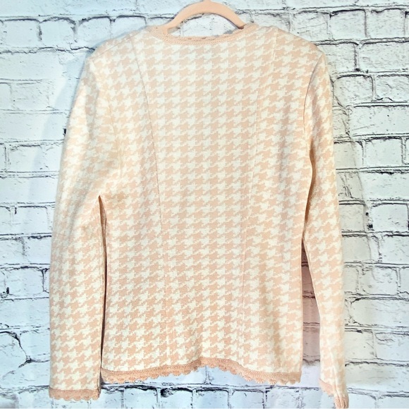 ****SOLD*** Vintage pink and white houndstooth cardigan - Picture 6 of 8